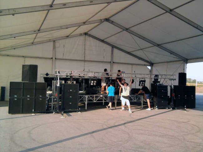 Večeras napokon Urbanfest!!! Pozornica se priprema