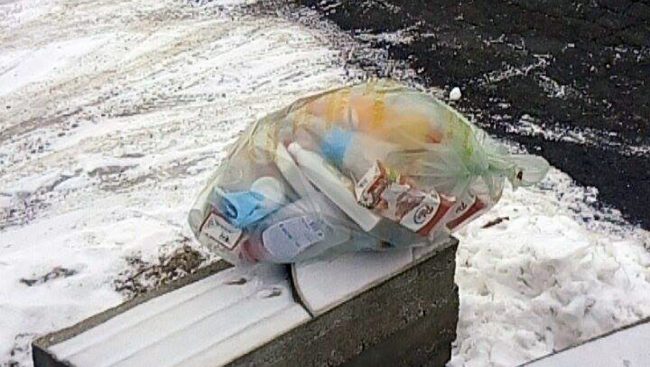 Saznajemo zašto već 2 tjedna pred kućama stoje vreće s plastičnim otpadom u Ulici Matije Gupca i Vinogradskoj